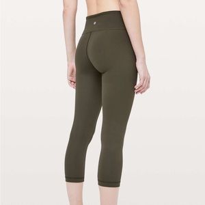 LuluLemon cropped wunder under leggings size 8